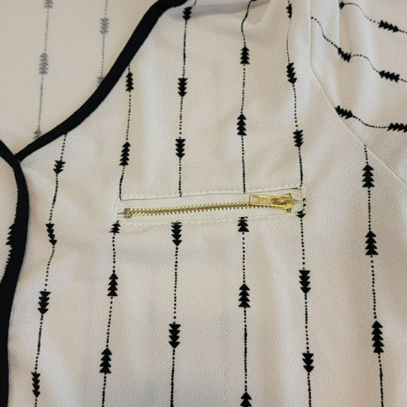 50th Street Petite Women's MP White and Black Blouse w/Gold Zipper Pockets EUC - Picture 8 of 12